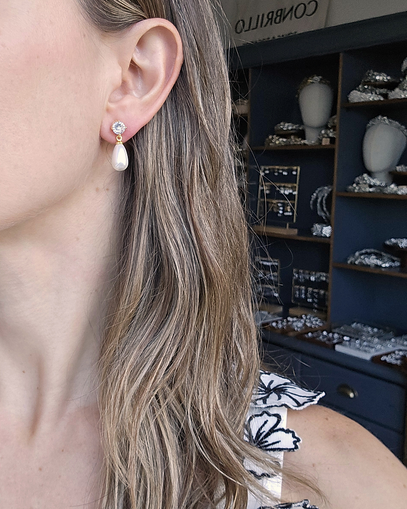 Aros clásicos de circón con perla oro