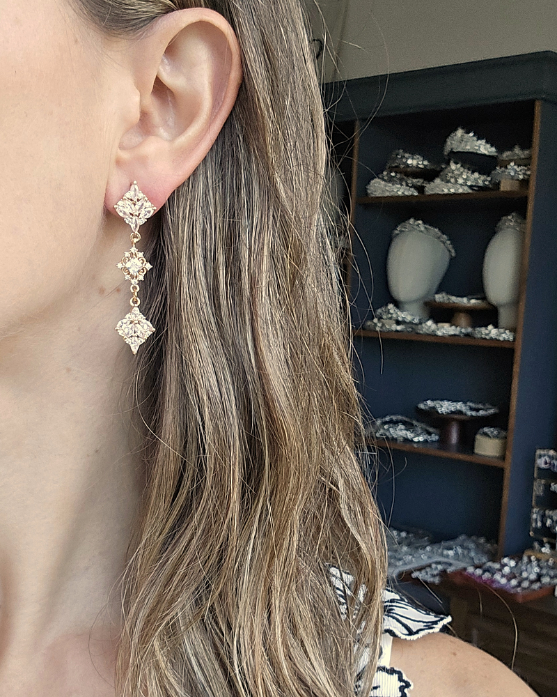 Aros vintage largos circonitas oro