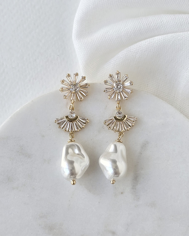 Aros flor circonita, centro retro y perla fantasía