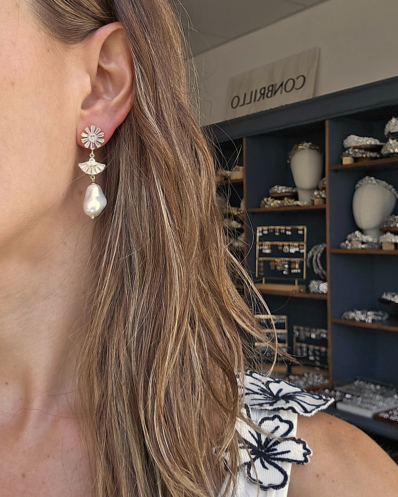 Aros flor circonita, centro retro y perla fantasía