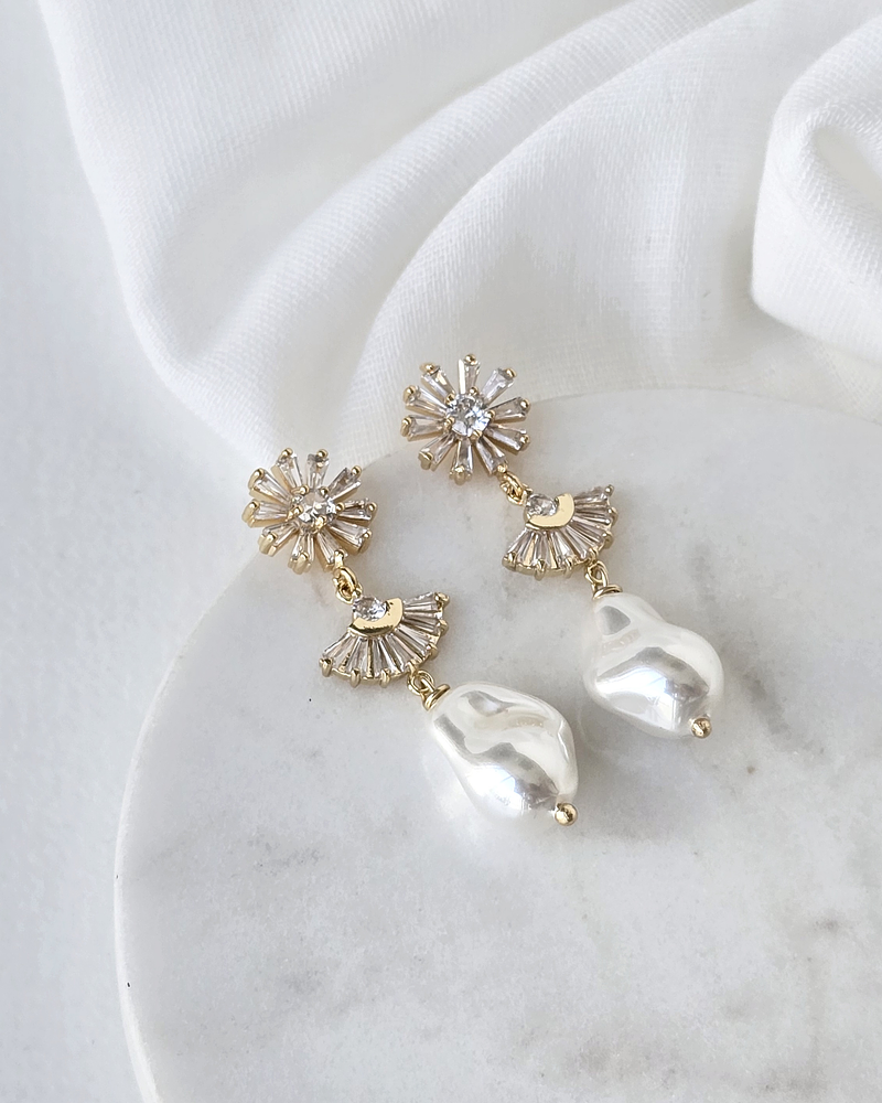 Aros flor circonita, centro retro y perla fantasía