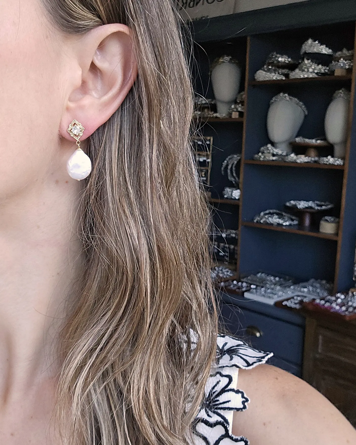 Aros rombo vintage con perla barroca oro 5