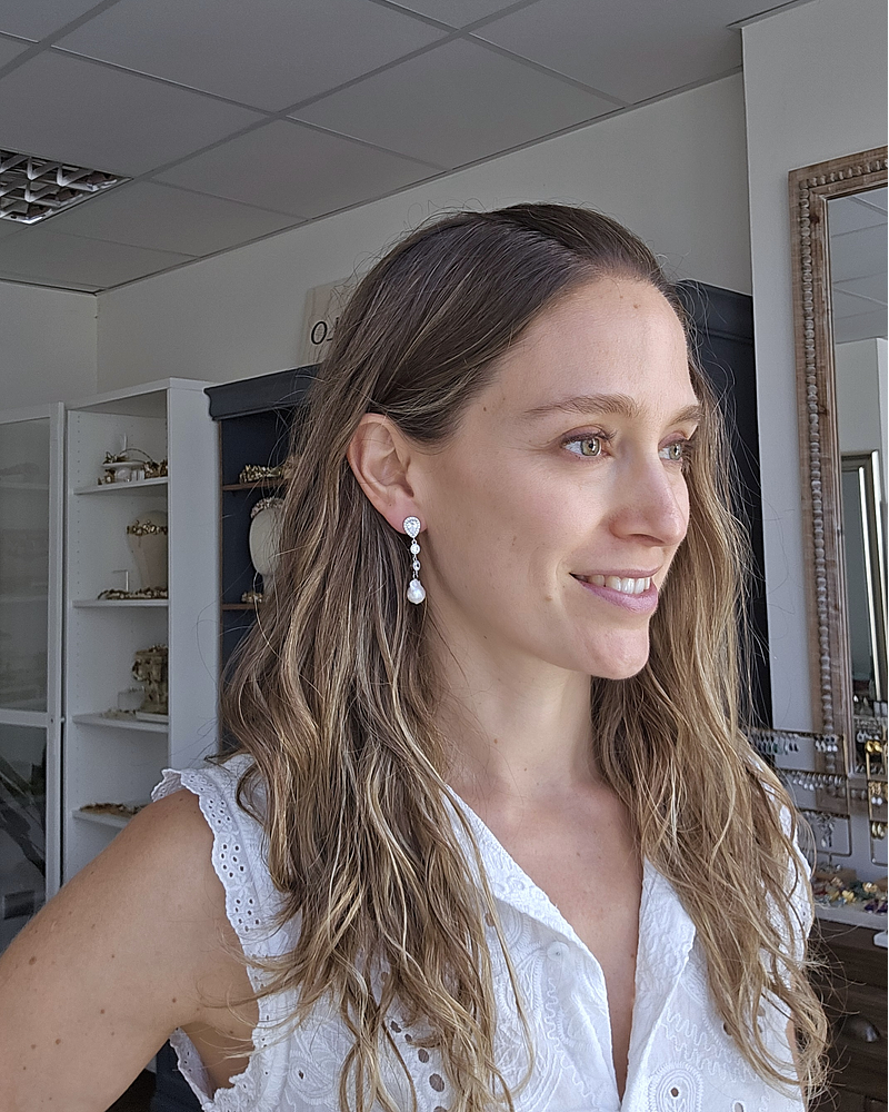 Aros clásicos circonitas y perla barroca