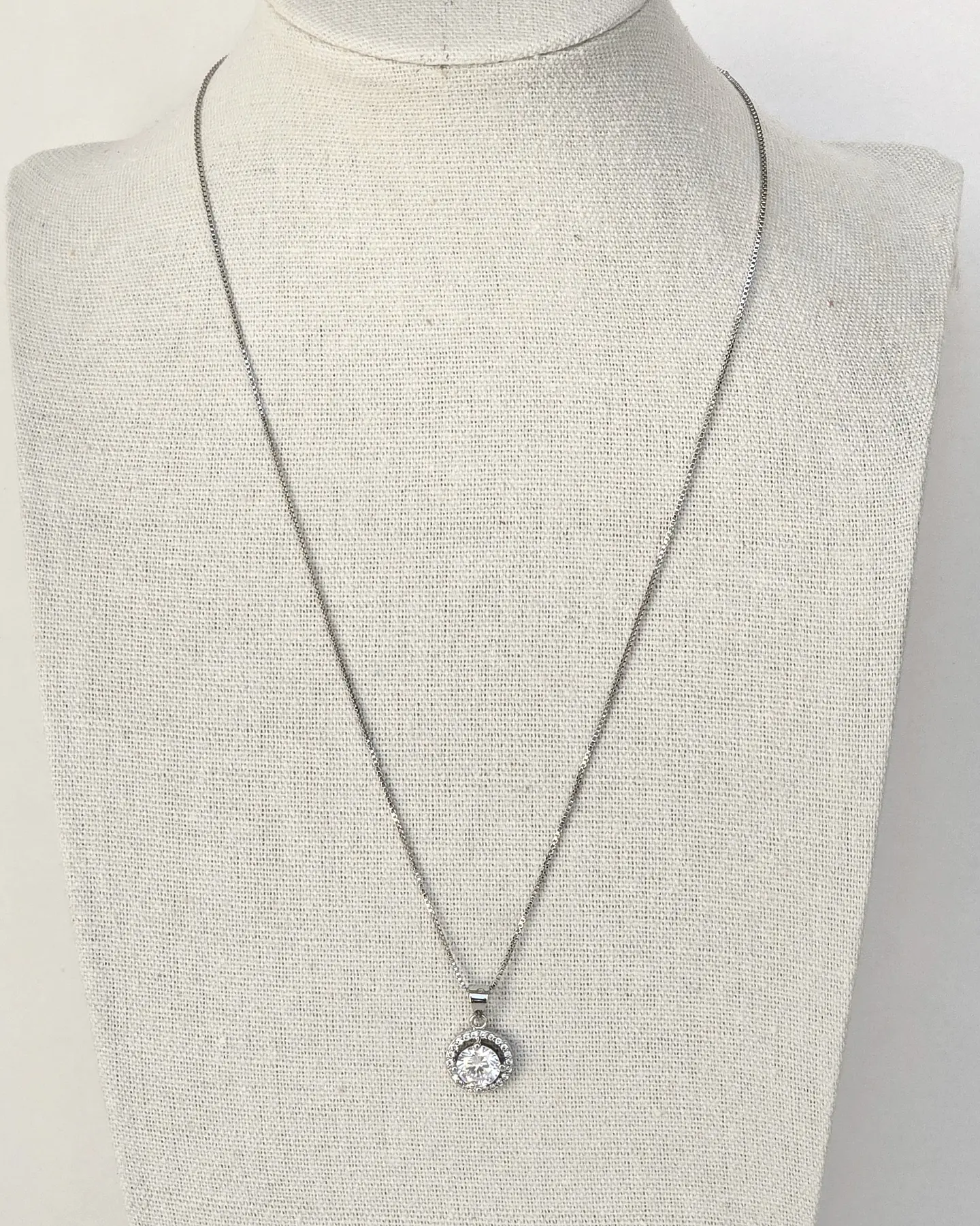 Collar circón rodeado de circonitas 3