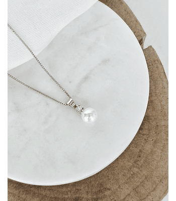 Collar con colgante de circón y perla