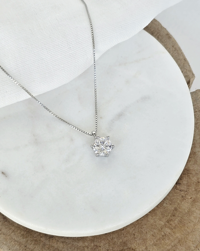 Collar con circonita grande