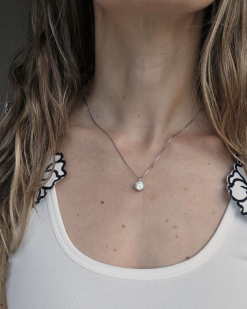 Collar con circonita grande