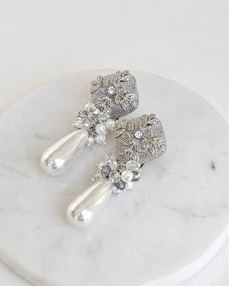 Aros vintage con perla y racimo