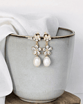 Aros con doble flor de circonitas y perla natural