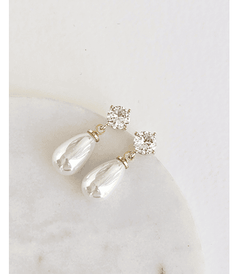 Aros clásicos de circón con perla oro