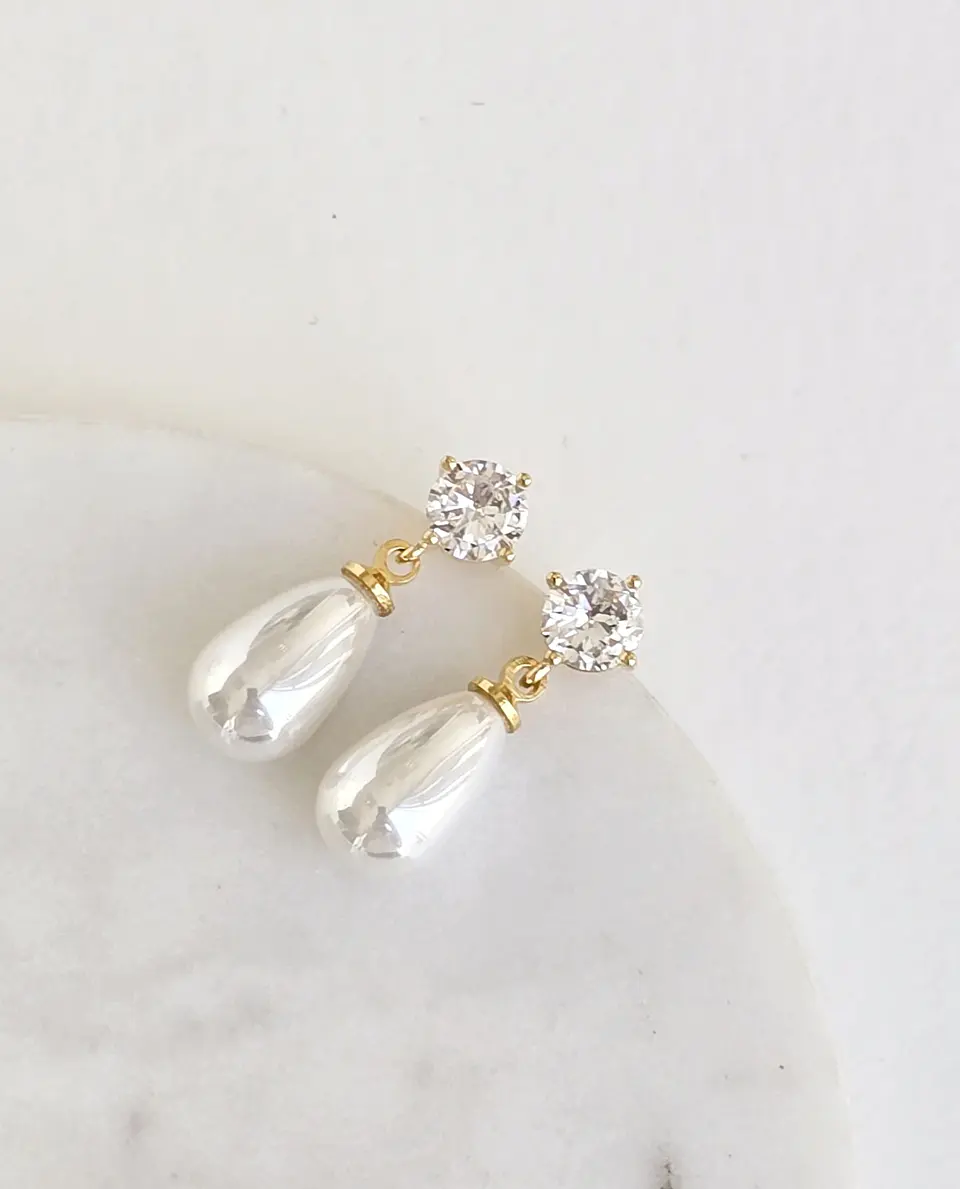 Aros clásicos de circón con perla oro 1