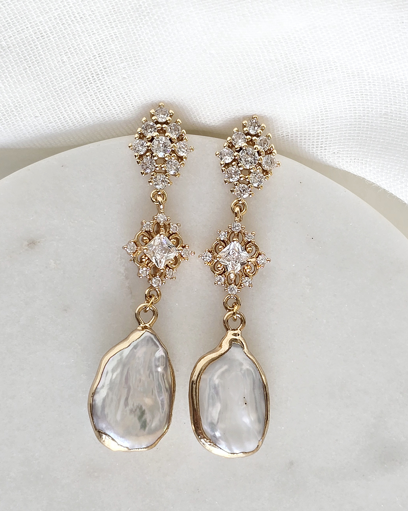 Aros largos retro circonitas y perla