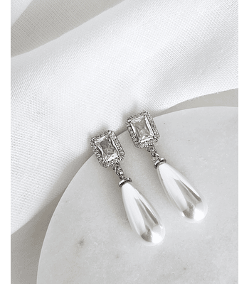 Aros clásicos de circón y perla mediana plata