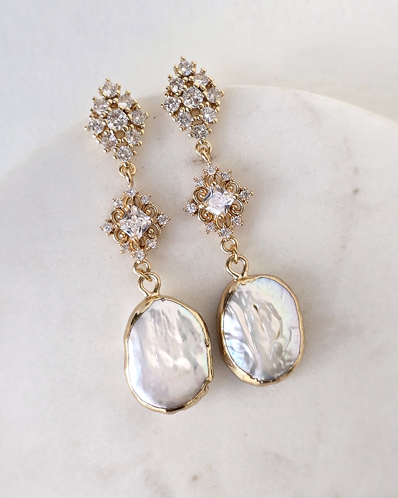 Aros largos retro circonitas y perla