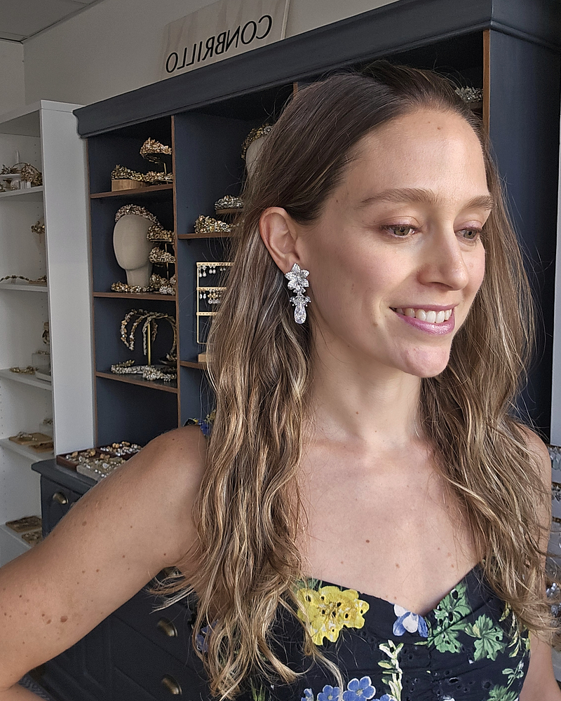 Aros de flor con circón y racimo