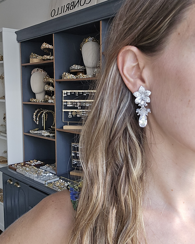 Aros de flor con circón y racimo