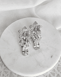 Aros de flor con circón y racimo