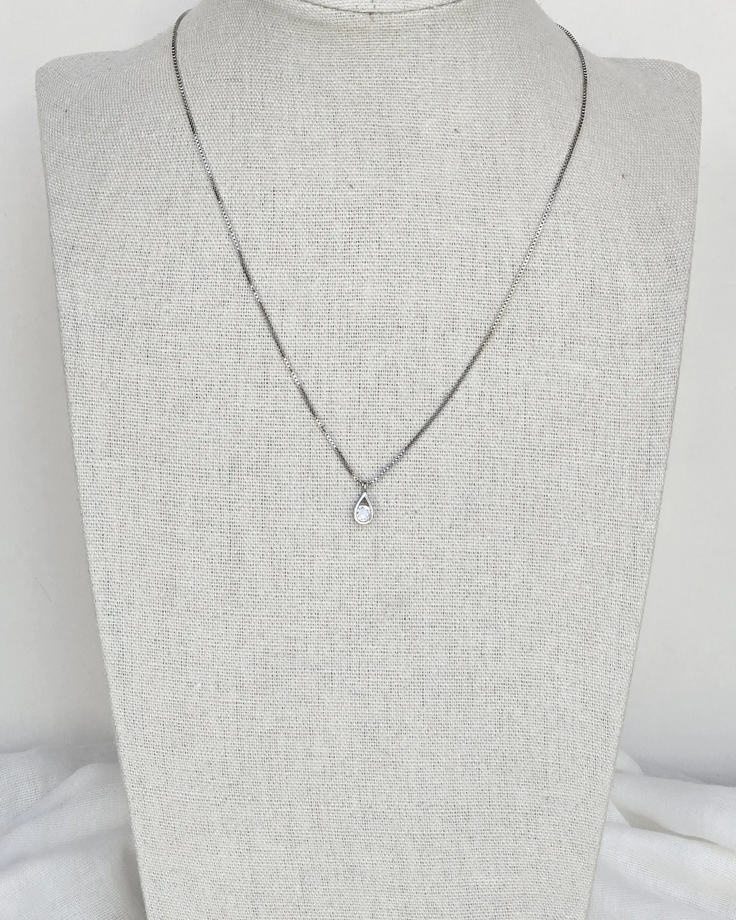 Collar punto luz gota 4