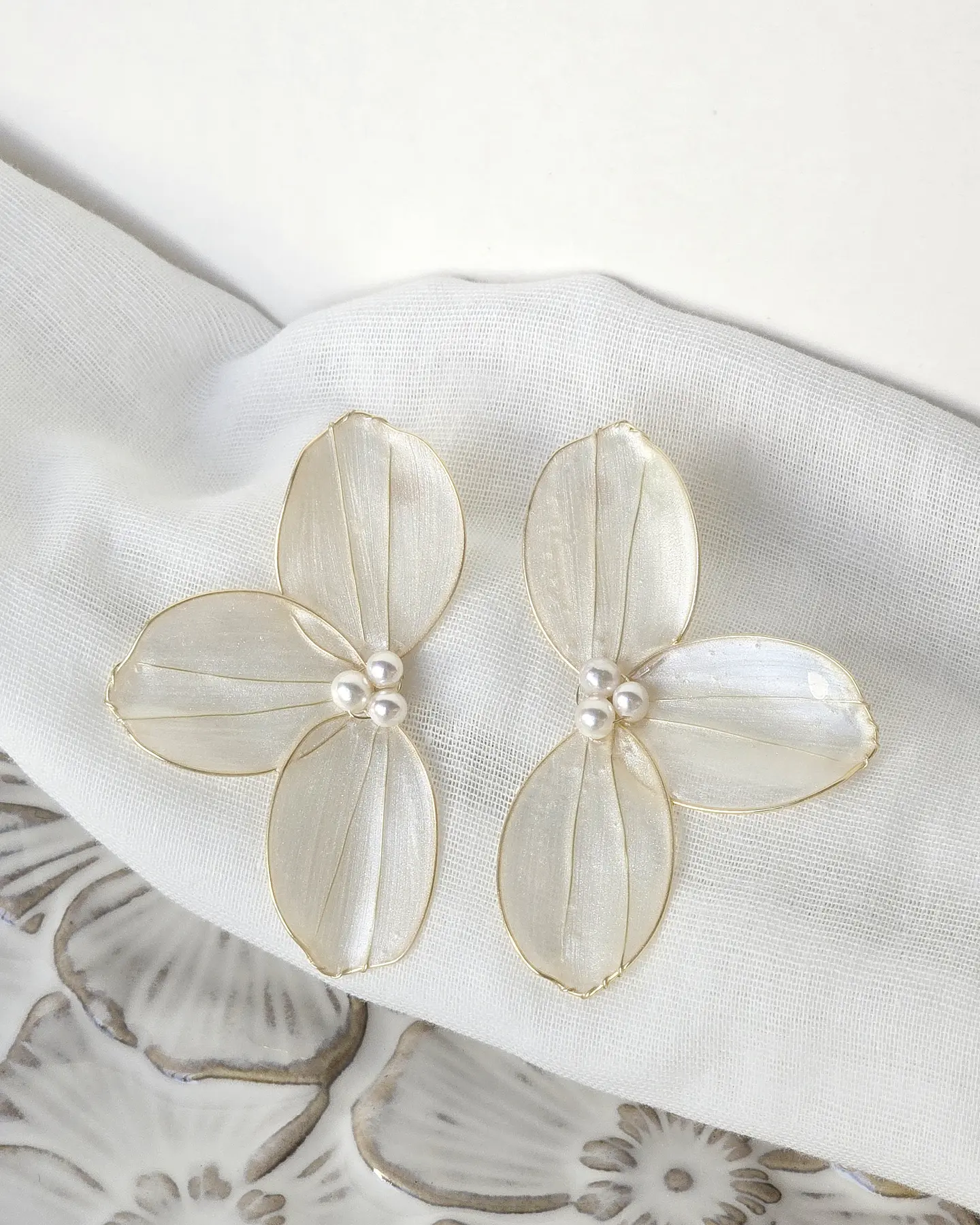 Aros media flor cristalizada dorada 1