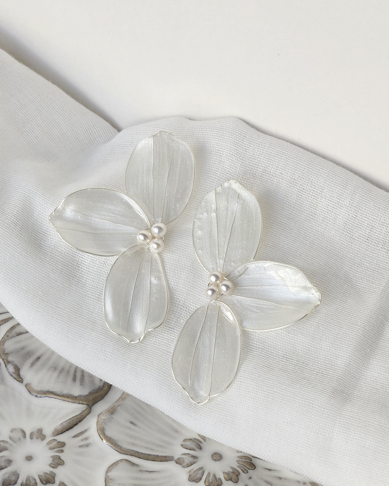 Aros media flor cristalizada plateada