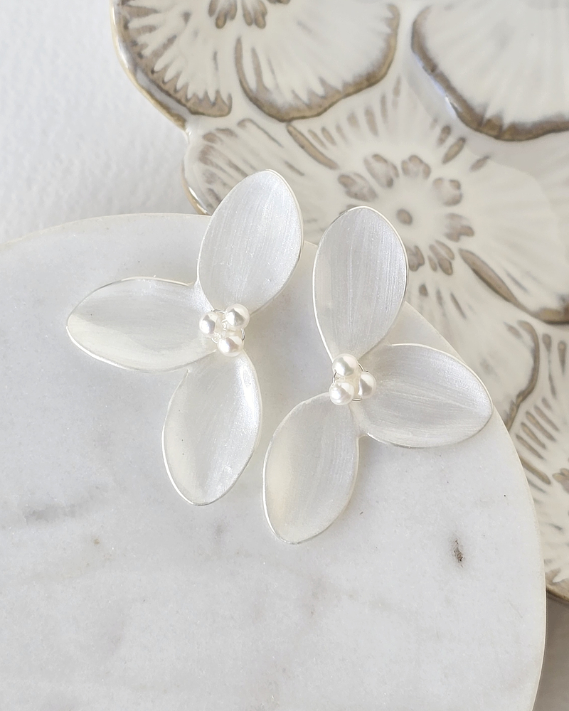 Aros media flor cristalizada plateada pequeña