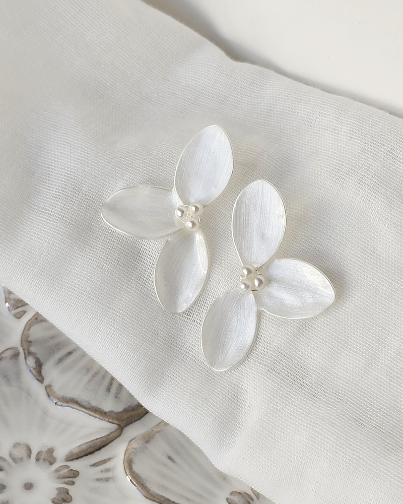 Aros media flor cristalizada plateada pequeña