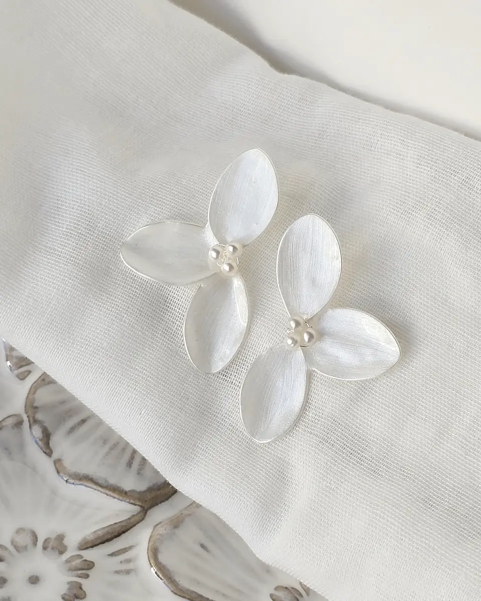 Aros media flor cristalizada plateada pequeña 4