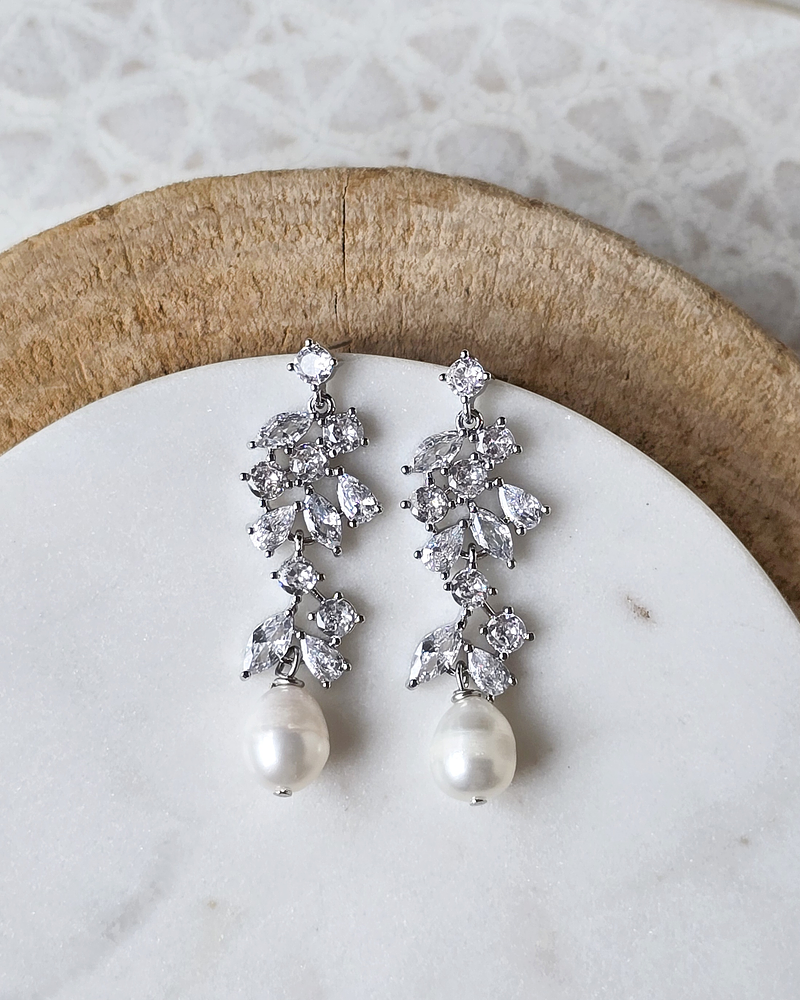 Aros cascada con circonita y perla natural