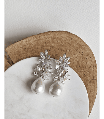 Aros circonitas, racimo y perla de algodón