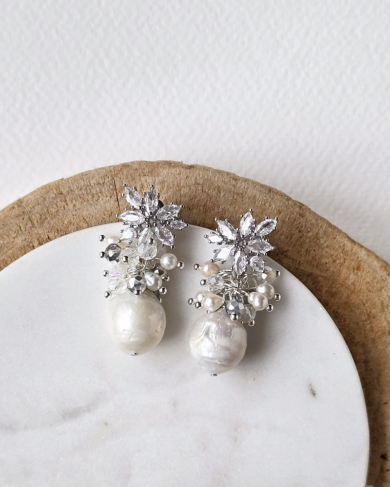 Aros circonitas, racimo y perla natural barroca