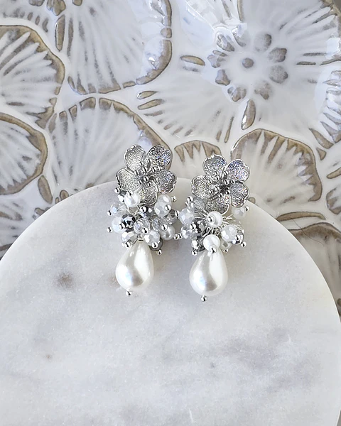 Aros flor con racimo y perla