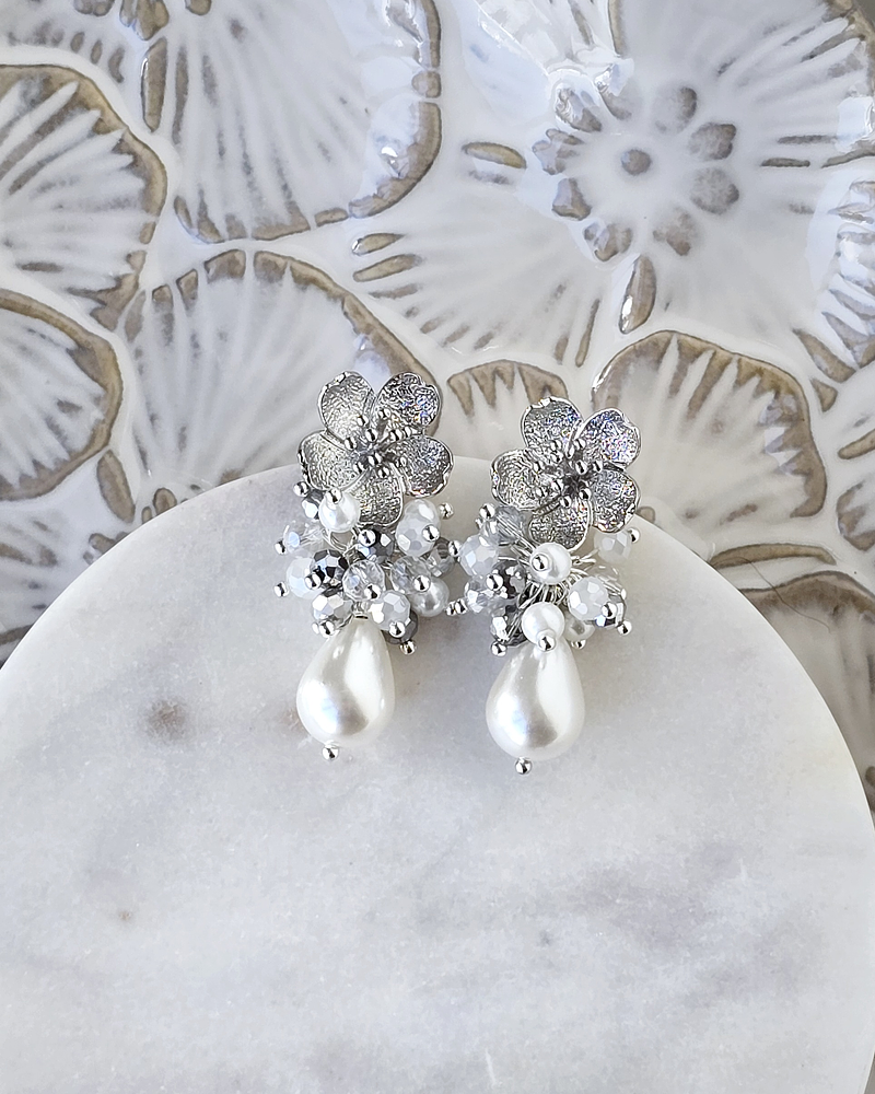 Aros flor con racimo y perla