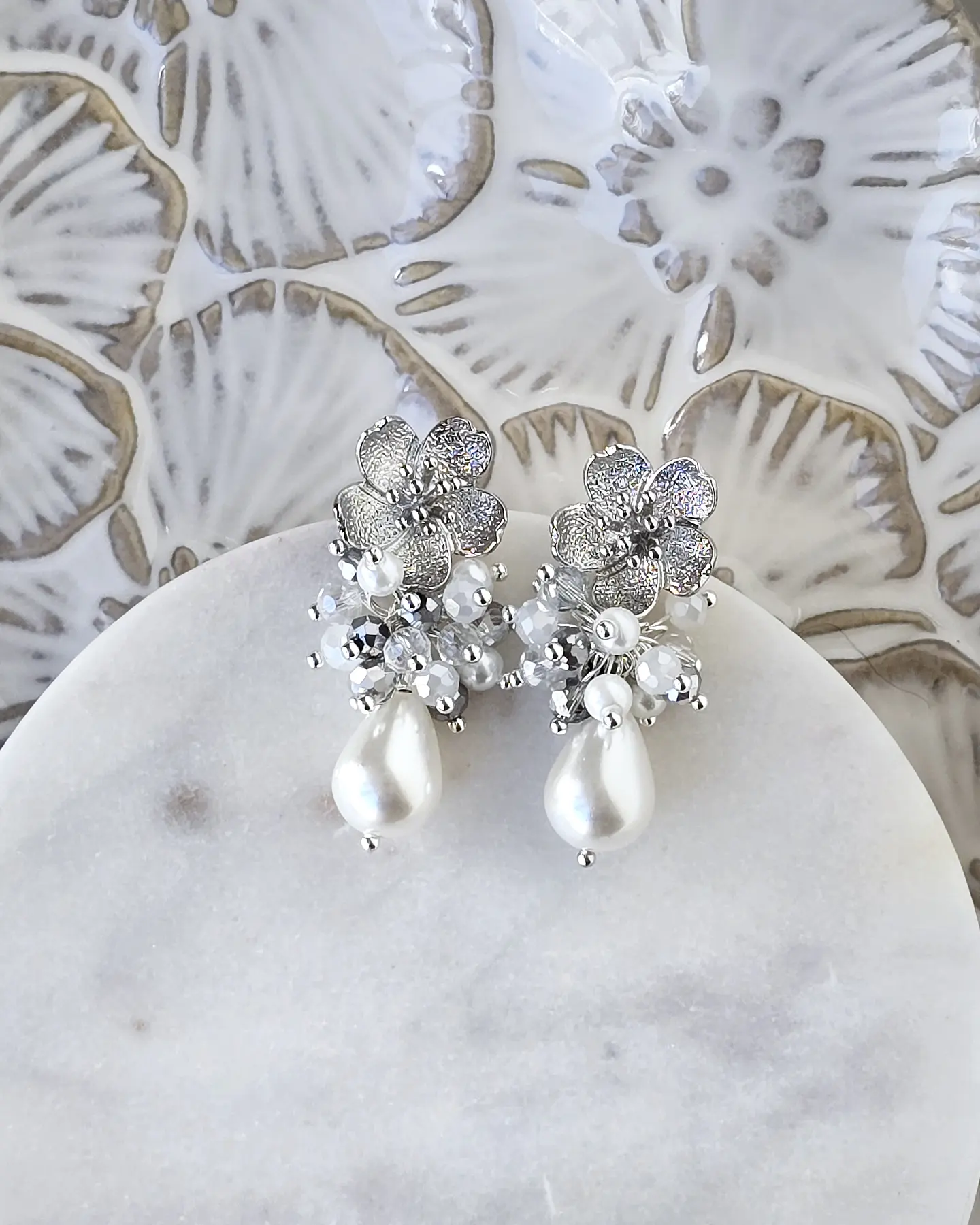 Aros flor con racimo y perla 2