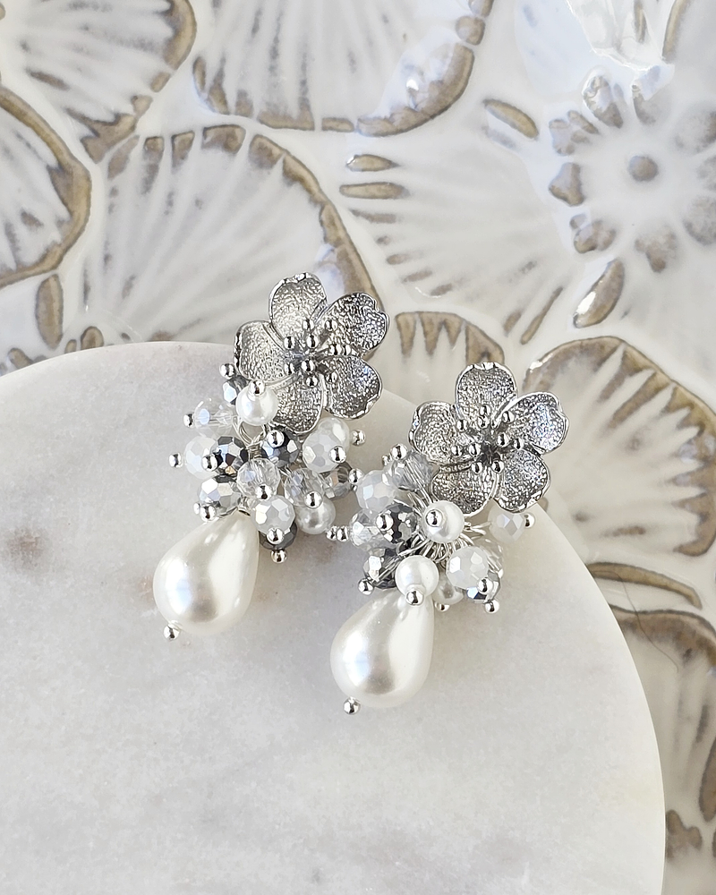 Aros flor con racimo y perla