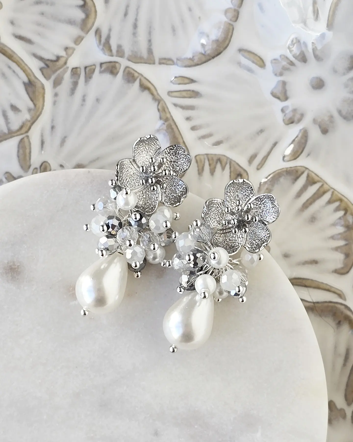 Aros flor con racimo y perla 1