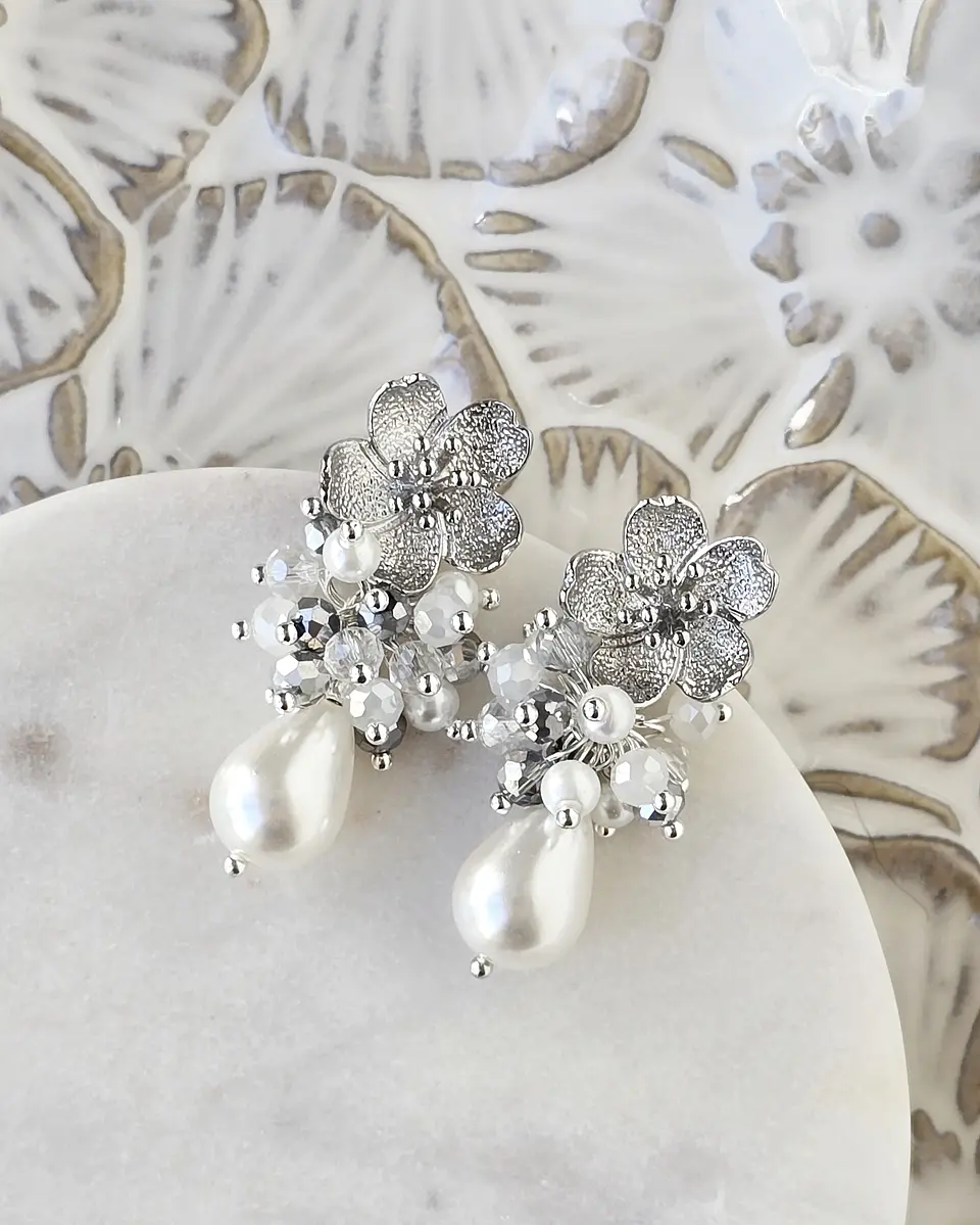 Aros flor con racimo y perla 1