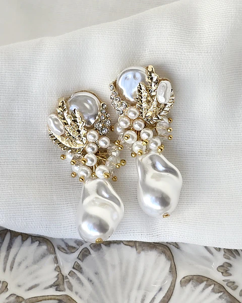 Aros Perlas fantasía con racimo dorado