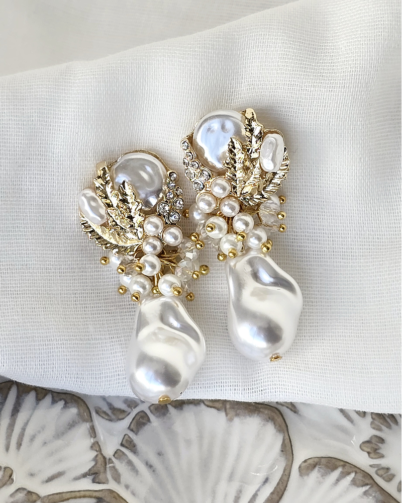 Aros Perlas fantasía con racimo dorado