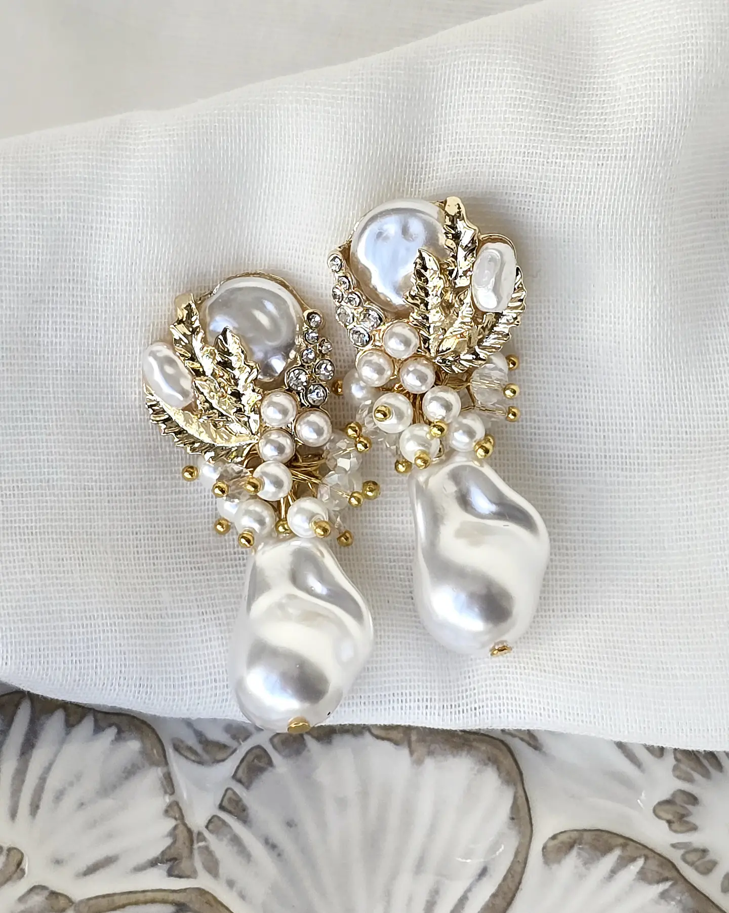 Aros Perlas fantasía con racimo dorado 1