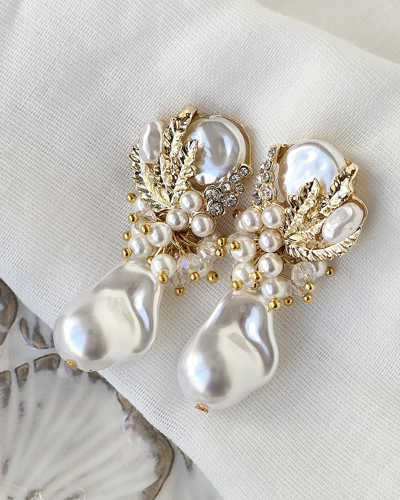 Aros Perlas fantasía con racimo dorado