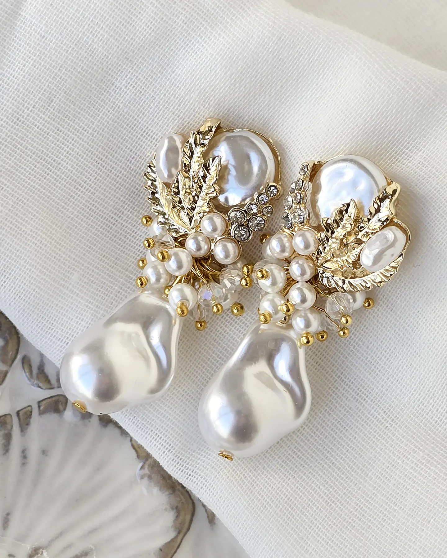 Aros Perlas fantasía con racimo dorado 2