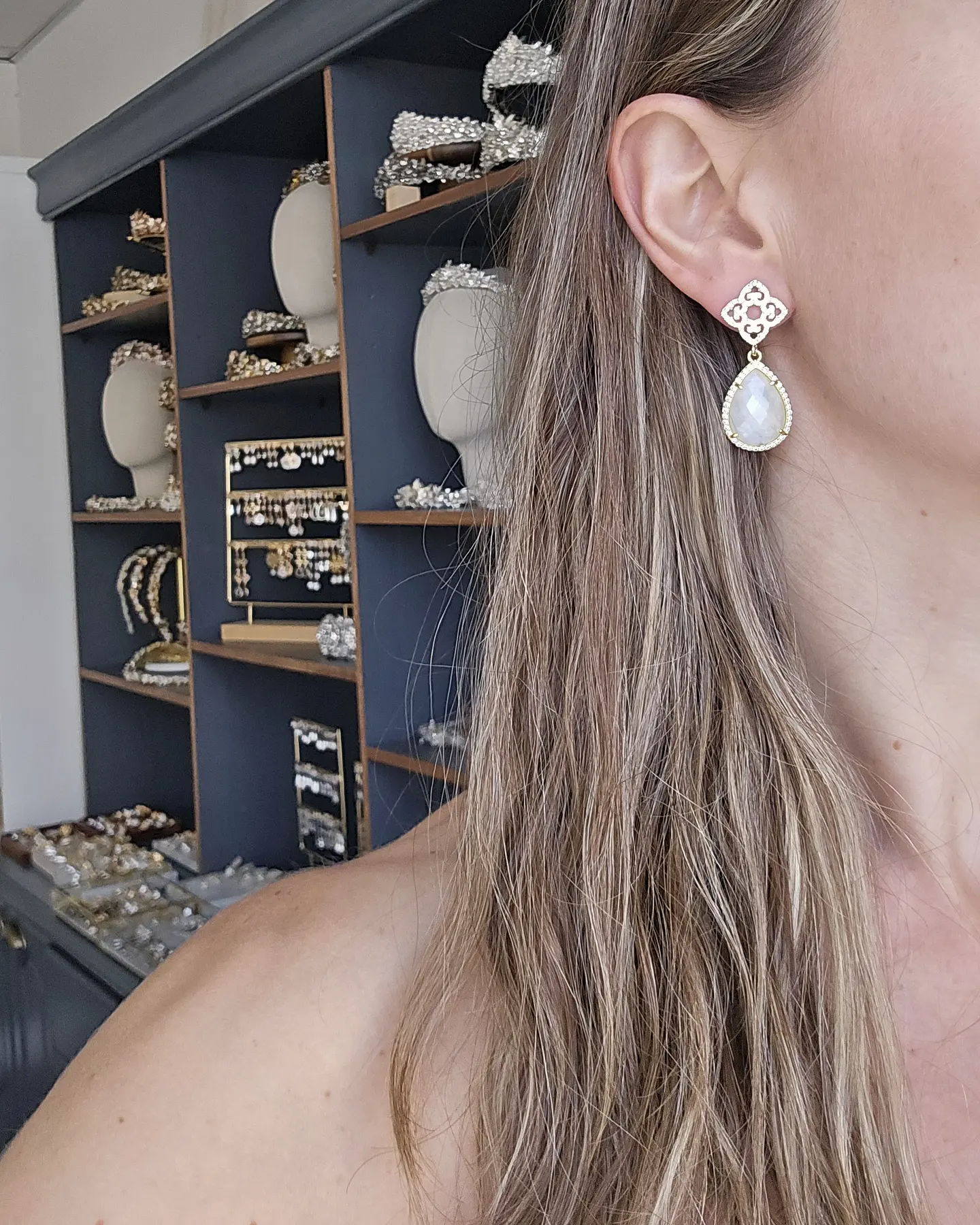 Aros rombo vintage con piedra blanca 3