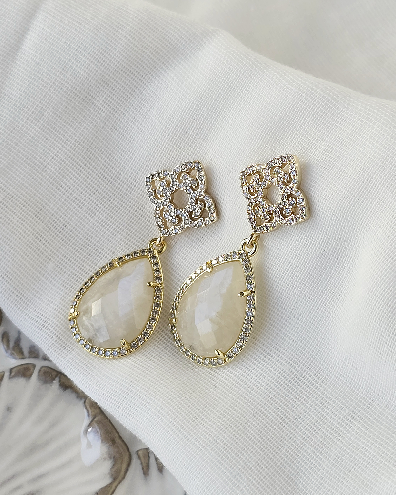 Aros rombo vintage con piedra blanca