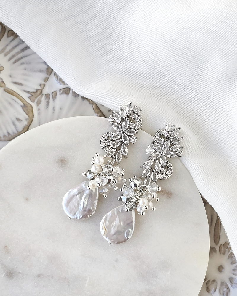 Aros circonita perla natural y racimo