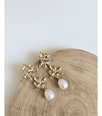 Aros doble flor con perla natural