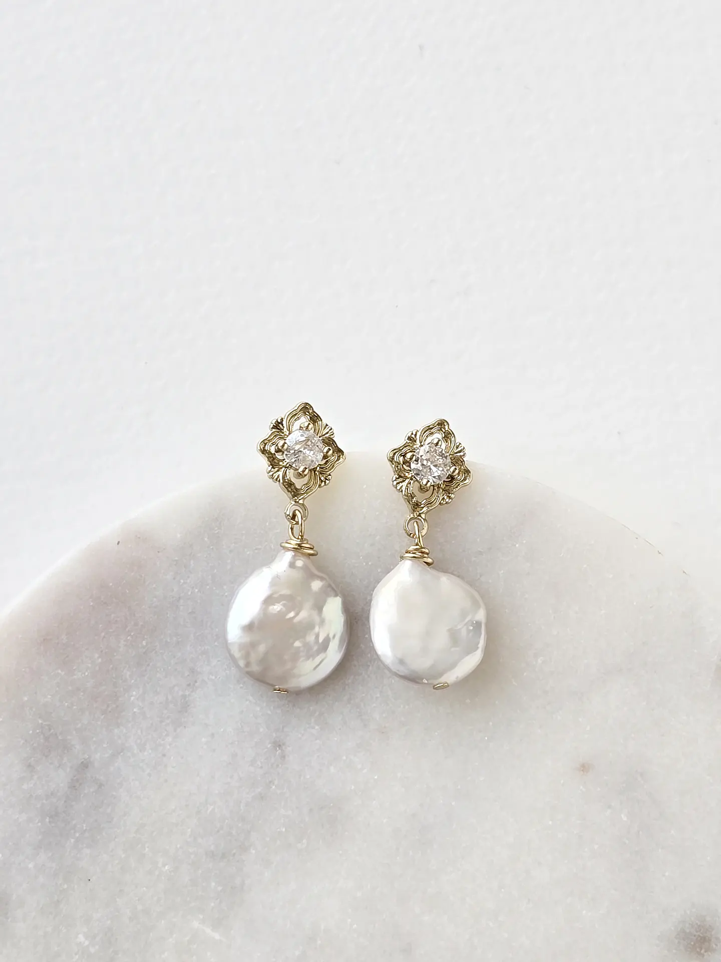Aros rombo vintage con perla barroca oro 4