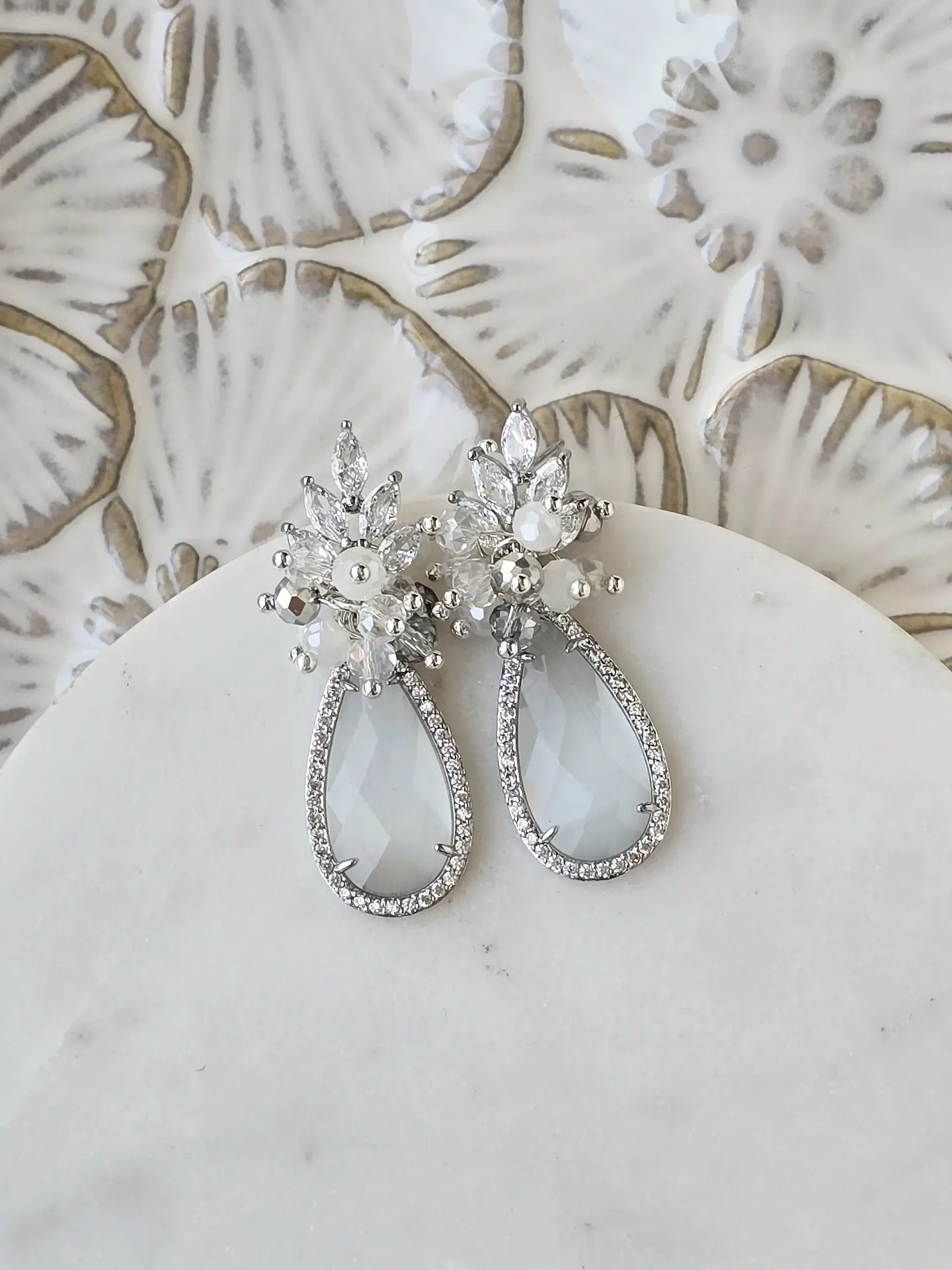 Aros cristal blanco con circonitas y racimo 1