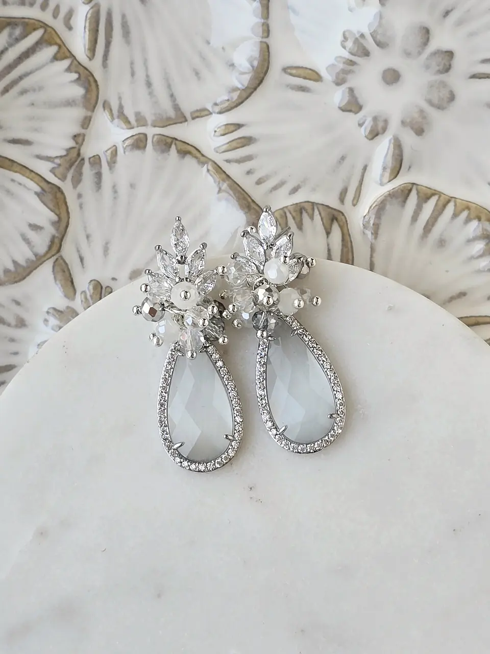 Aros cristal blanco con circonitas y racimo 1
