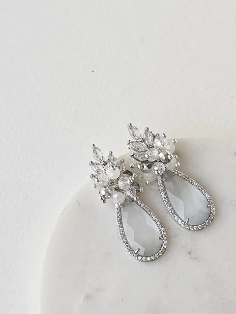 Aros cristal blanco con circonitas y racimo
