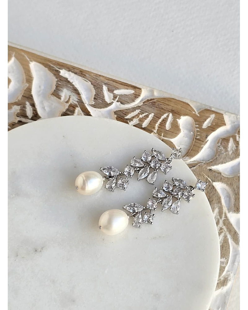 Aros cascada con circonita y perla natural